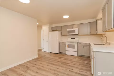 Kitchen - 17520 6th Ave Ct E, Spanaway, WA 98387 photo 3 of 5