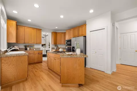 Kitchen - 17617 31st Dr SE, Bothell, WA 98012 photo 4 of 5