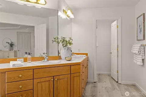 Bath - 17617 31st Dr SE, Bothell, WA 98012 photo 1 of 5