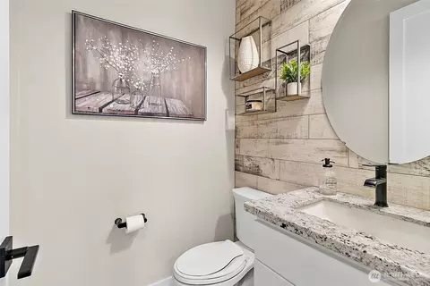 Bath - 23670 SE 448th St, Enumclaw, WA 98022 photo 1 of 5