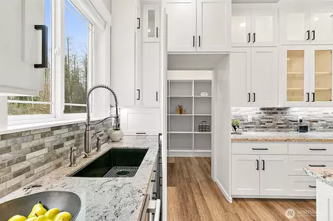 Kitchen - 23670 SE 448th St, Enumclaw, WA 98022 photo 8 of 8