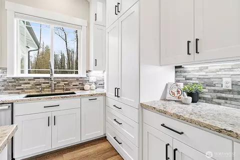 Kitchen - 23670 SE 448th St, Enumclaw, WA 98022 photo 6 of 8