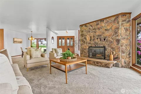 Living - 1133 E Pole Rd, Everson, WA 98247 photo 2 of 3