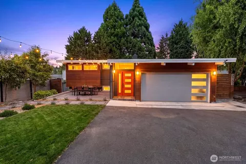 2752 NE 103rd St, Seattle, WA 98125
