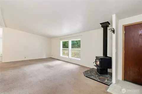 Living - 520 E Stadium Beach Rd W, Grapeview, WA 98546 photo 6 of 10