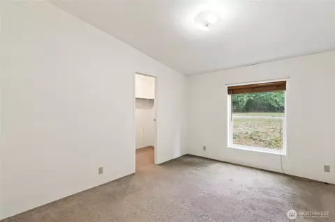 Bedroom - 520 E Stadium Beach Rd W, Grapeview, WA 98546 photo 6 of 10