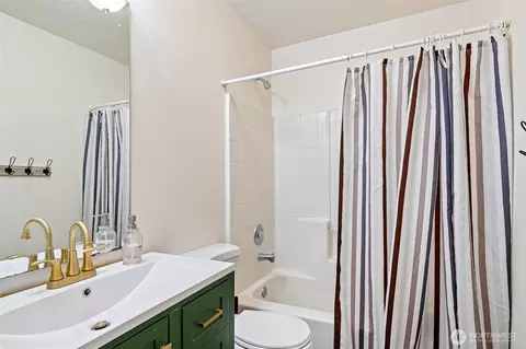 Bath - 508 Eldredge Ave NW, Orting, WA 98360 photo 3 of 6