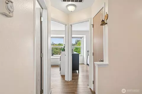 Entry Way - 508 Eldredge Ave NW, Orting, WA 98360 photo 4 of 5