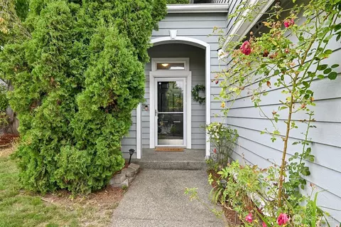 Entry Way - 508 Eldredge Ave NW, Orting, WA 98360 photo 1 of 5