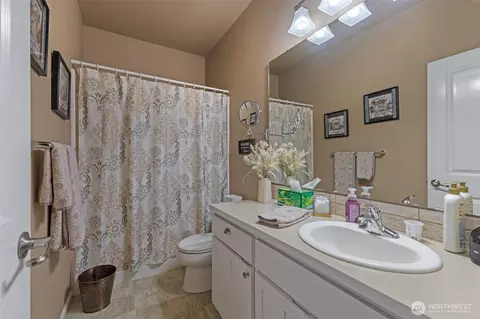 Bath - 15521 148th Ave Ct E, Orting, WA 98360 photo 1 of 2