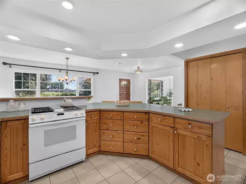 Kitchen - 3218 Division St, Enumclaw, WA 98022 photo 2 of 3