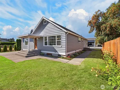 Exterior - 3218 Division St, Enumclaw, WA 98022 photo 3 of 14