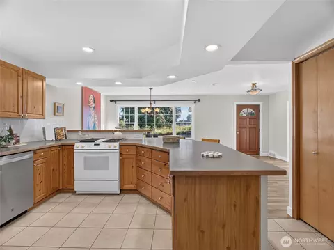 Kitchen - 3218 Division St, Enumclaw, WA 98022 photo 3 of 3