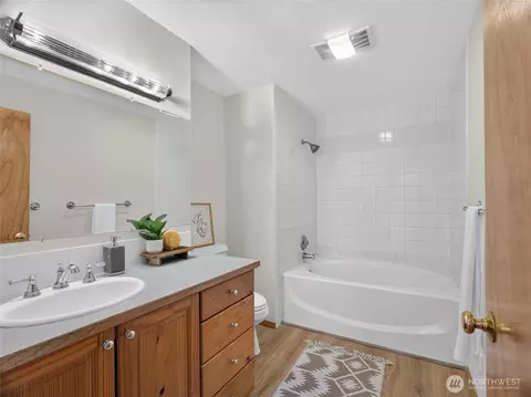 Bath - 3218 Division St, Enumclaw, WA 98022 photo 1 of 2