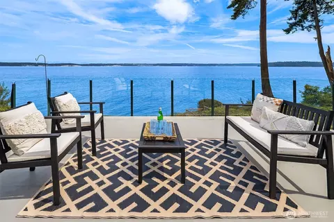 320 Tala Shore Dr, Port Ludlow, WA 98365