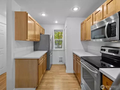 Kitchen - 16101 Bothell Everett Hwy #H5, Mill Creek, WA 98012 photo 5 of 5