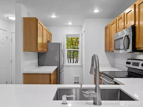 Kitchen - 16101 Bothell Everett Hwy #H5, Mill Creek, WA 98012 photo 4 of 5