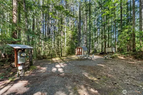 331 N Dow Mtn Dr, Hoodsport, WA 98548