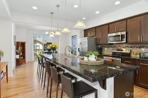 10372 156th Pl NE #101, Redmond, WA 98052