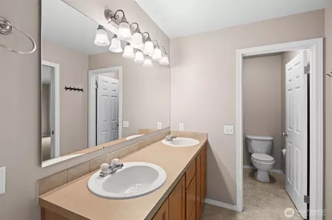 Bath - 19219 205th St E, Orting, WA 98360 photo 3 of 4