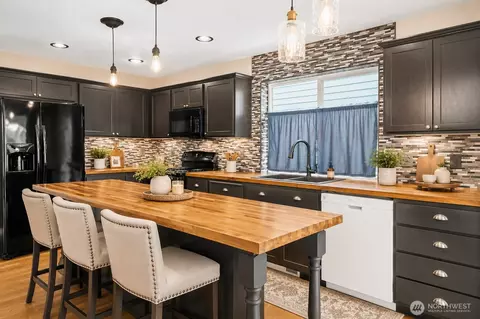 Kitchen - 19219 205th St E, Orting, WA 98360 photo 1 of 2