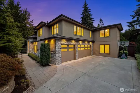 10425 NE 15th St, Bellevue, WA 98004