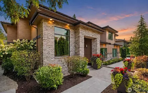 10425 NE 15th St, Bellevue, WA 98004