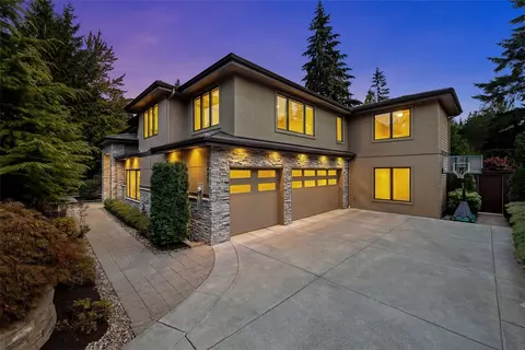 10425 NE 15th St, Bellevue, WA 98004