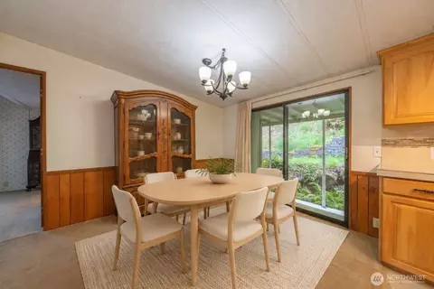 Dining - 17336 Woodcrest Dr NE, Bothell, WA 98011 photo 1 of 1