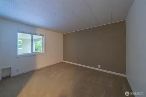 Bedroom - 17336 Woodcrest Dr NE, Bothell, WA 98011 photo 3 of 3