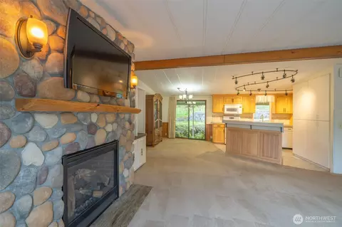 Living - 17336 Woodcrest Dr NE, Bothell, WA 98011 photo 4 of 4