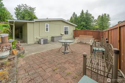 Exterior - 17336 Woodcrest Dr NE, Bothell, WA 98011 photo 2 of 5