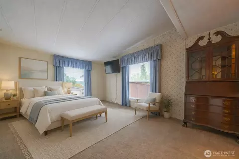 Bedroom - 17336 Woodcrest Dr NE, Bothell, WA 98011 photo 1 of 3
