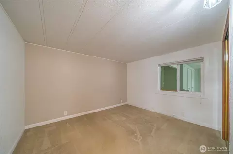 Bedroom - 17336 Woodcrest Dr NE, Bothell, WA 98011 photo 2 of 3