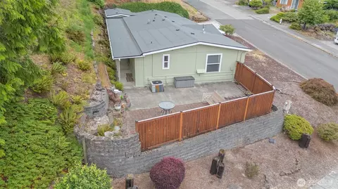 Exterior - 17336 Woodcrest Dr NE, Bothell, WA 98011 photo 1 of 5