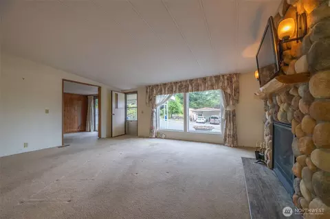 Living - 17336 Woodcrest Dr NE, Bothell, WA 98011 photo 3 of 4