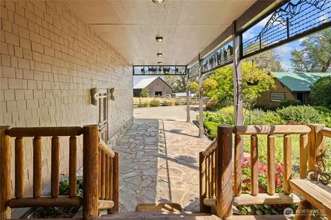 Exterior - 2911 E Taneum Rd, Thorp, WA 98946 photo 7 of 11