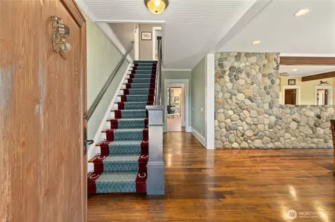 Entry Way - 2911 E Taneum Rd, Thorp, WA 98946 photo 1 of 2