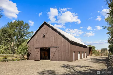 Exterior - 2911 E Taneum Rd, Thorp, WA 98946 photo 9 of 11