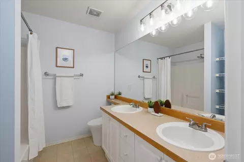 Bath - 16347 119th Ln NE, Bothell, WA 98011 photo 1 of 3