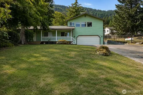 443 Rainbow Dr, Sedro Woolley, WA 98284