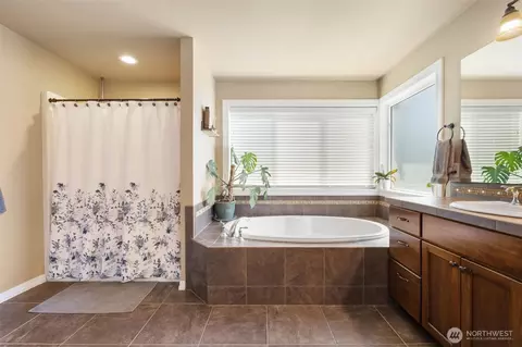 Bath - 714 182nd St E, Spanaway, WA 98387 photo 4 of 4