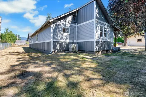 Exterior - 26318 SE 428th St, Enumclaw, WA 98022 photo 4 of 8