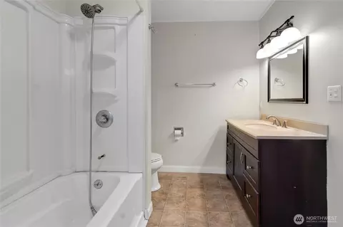Bath - 26318 SE 428th St, Enumclaw, WA 98022 photo 1 of 1