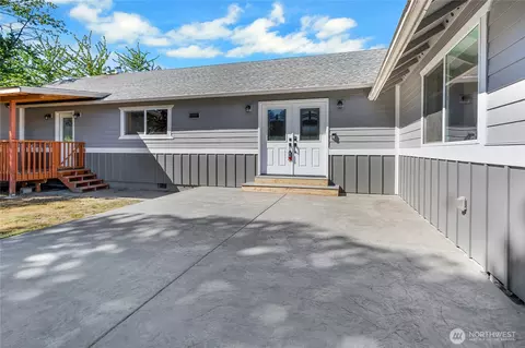 Exterior - 26318 SE 428th St, Enumclaw, WA 98022 photo 2 of 8