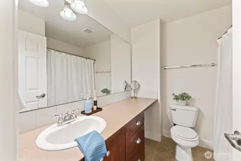 Bath - 209 Burr St NE, Orting, WA 98360 photo 6 of 7