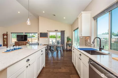 Kitchen - 10 Perch Dr, Sequim, WA 98382 photo 5 of 6