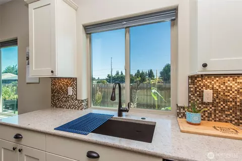 Kitchen - 10 Perch Dr, Sequim, WA 98382 photo 2 of 6