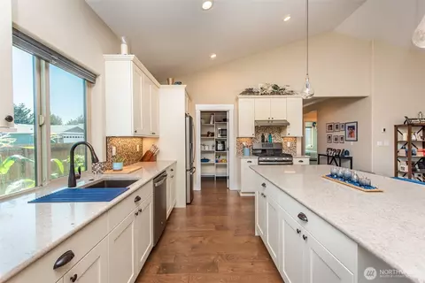 Kitchen - 10 Perch Dr, Sequim, WA 98382 photo 3 of 6