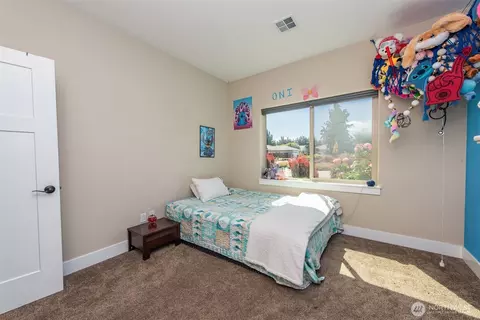 Bedroom - 10 Perch Dr, Sequim, WA 98382 photo 4 of 6